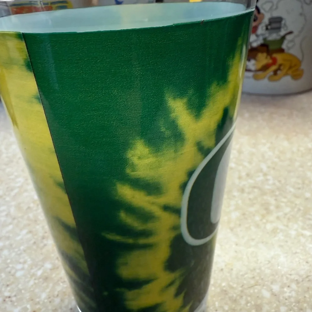 Oregon Ducks  U of O Green and Yellow Tie-Dye Glass with O Logo